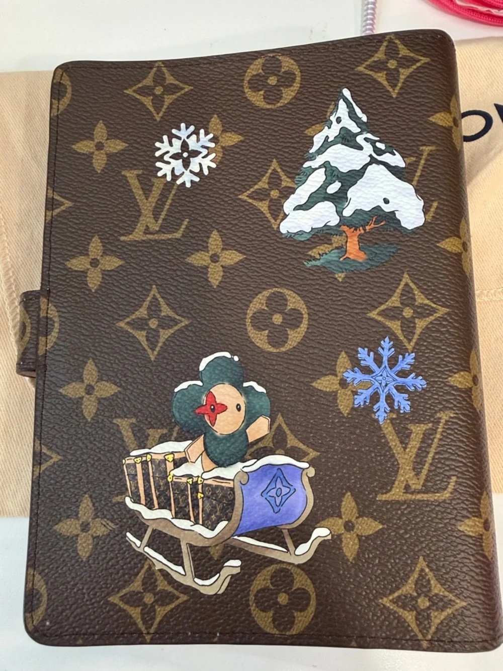 Louis Vuitton MM Ring Agenda Cover 2025 LIMITED CHRISTMAS VIVIENNE EDITION